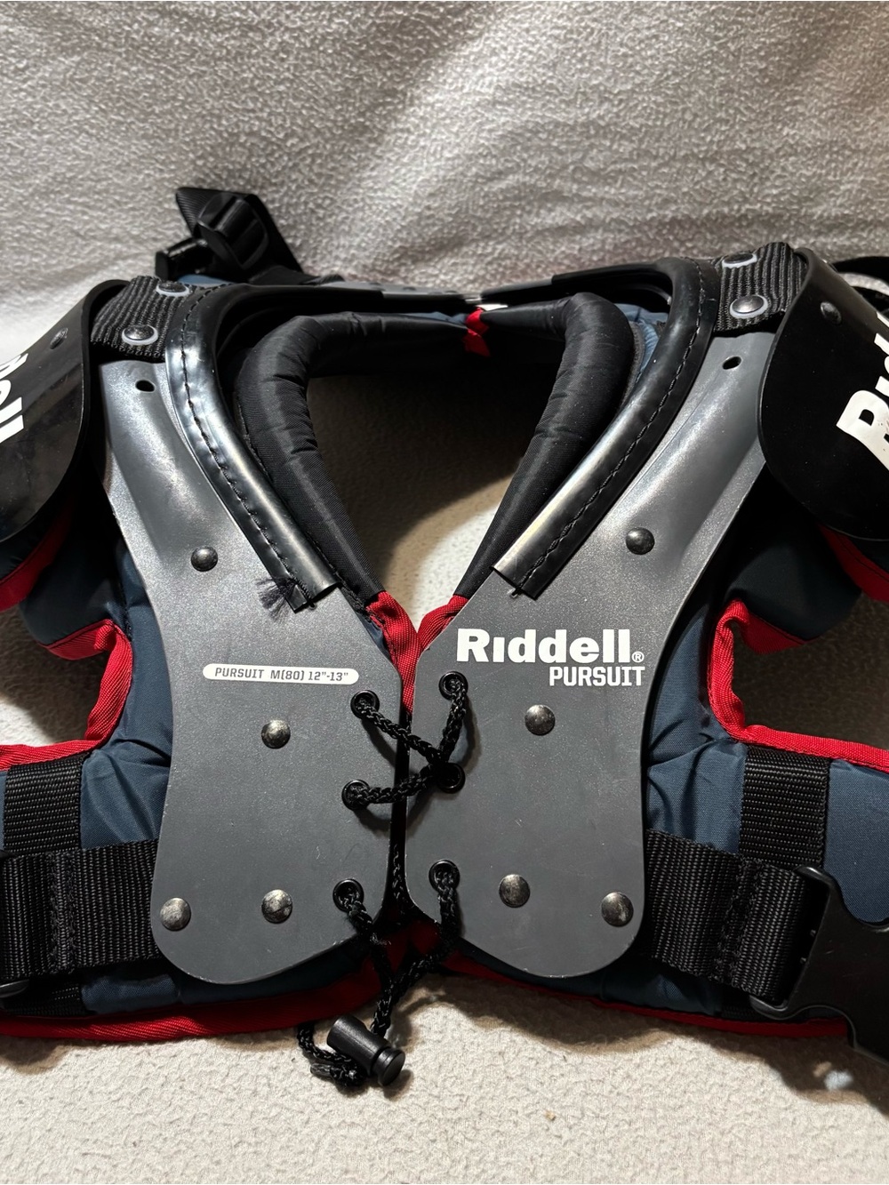 Riddell Pursuit M(80) 12”-13” Youth Football Shoulder Pads - Black & Red